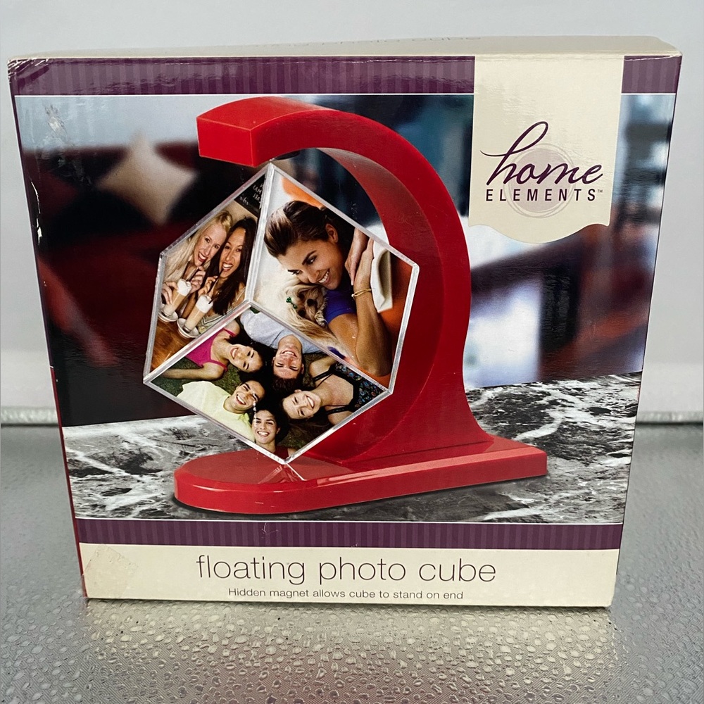 Floating Acrylic Photo Cube w/ Magnetic Base
